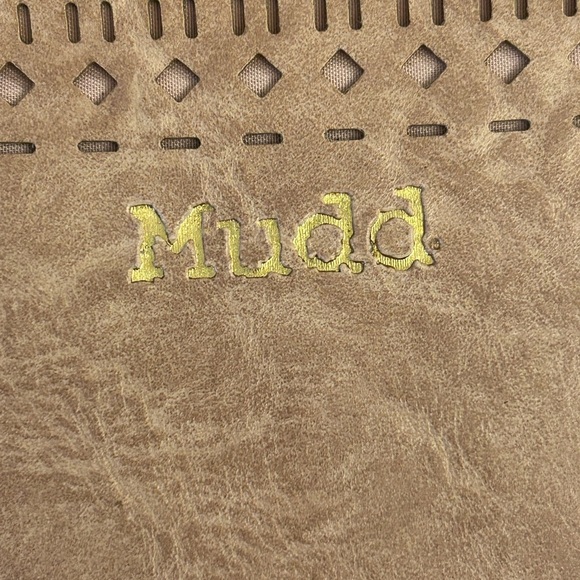 Mudd Double Zipper Sided Light Pink Wristlet with Decorative Cutouts - Picture 4 of 10